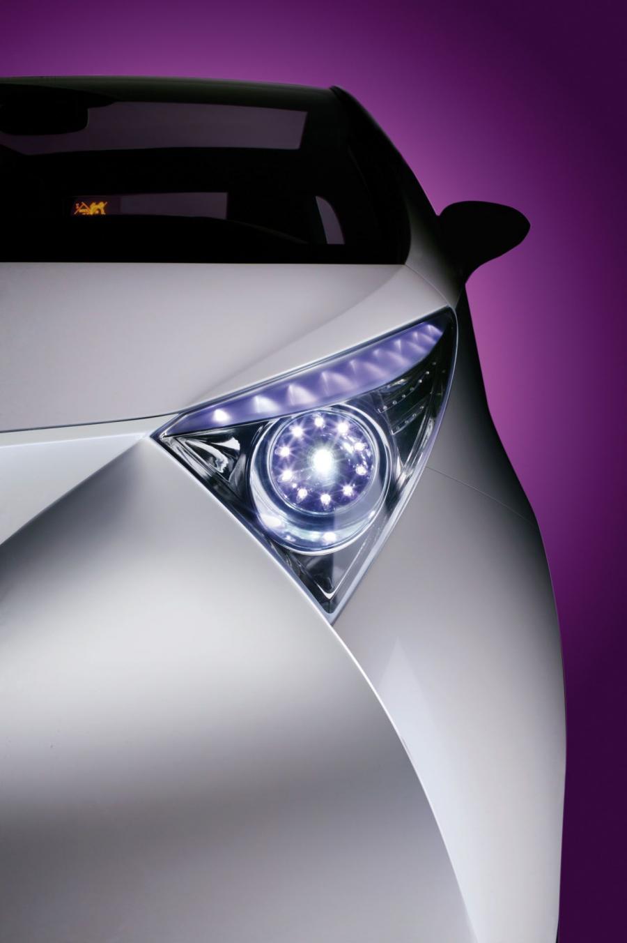  Toyota iQ Concept 2007 года  (фото 6 из 12)